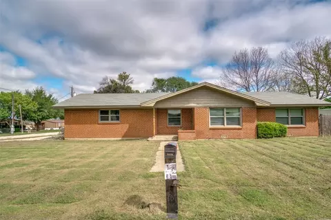 210 Greenwood St, Alvord, TX 76225