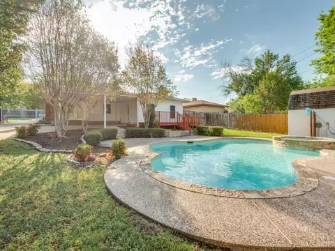 113 N Valley St, Red Oak, TX 75154