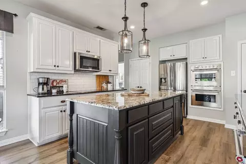 Kitchen - 516 Eagle Trl, Keller, TX 76248 photo 1 of 3