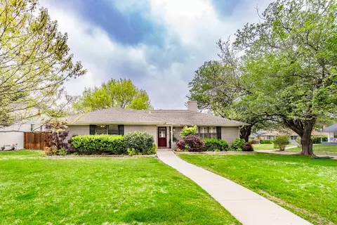 9806 Ridgehaven Dr, Dallas, TX 75238