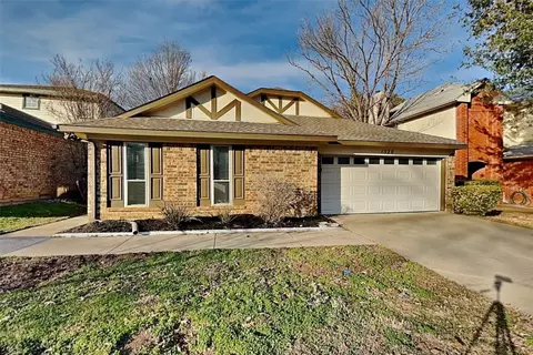 1520 Briarcrest Dr, Grapevine, TX 76051