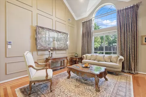 Living - 912 Mill Trl, Coppell, TX 75019 photo 2 of 8