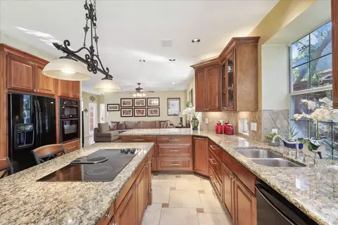 Kitchen - 912 Mill Trl, Coppell, TX 75019 photo 4 of 4
