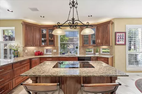 Kitchen - 912 Mill Trl, Coppell, TX 75019 photo 2 of 4
