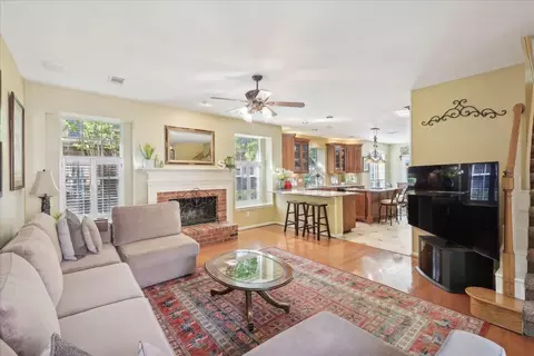 Living - 912 Mill Trl, Coppell, TX 75019 photo 8 of 8