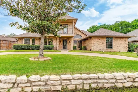 2305 Stonegate Dr N, Bedford, TX 76021