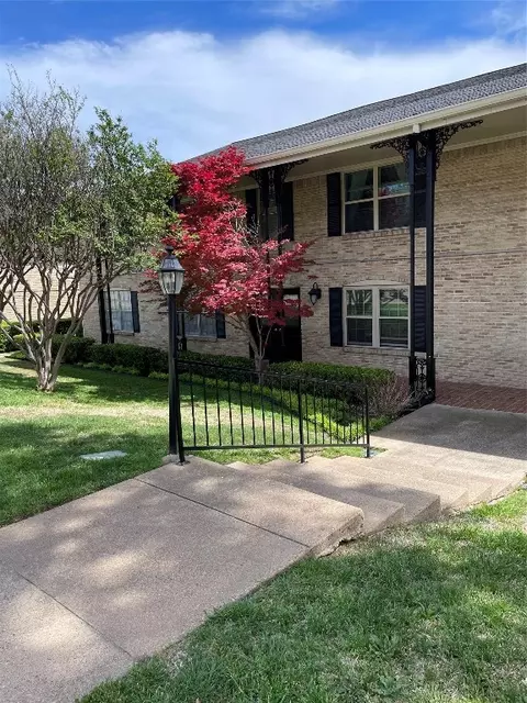 7720 Royal Ln #A, Dallas, TX 75230