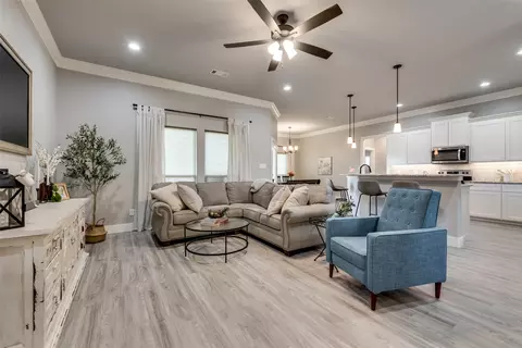 722 Cobblestone Cir, Mabank, TX 75147