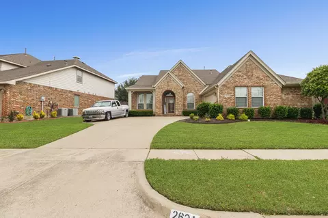 2631 Coastline Dr, Grand Prairie, TX 75054