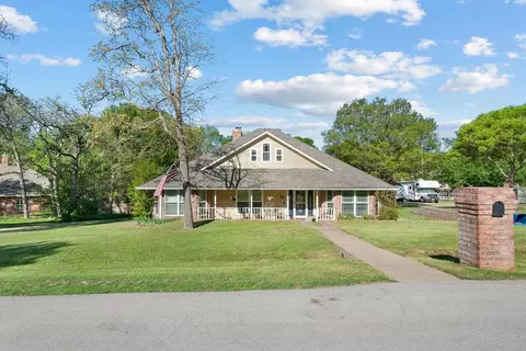 106 Juniper Ct, Hudson Oaks, TX 76087