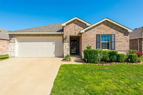 5909 Mountain Bluff Dr, Fort Worth, TX 76179