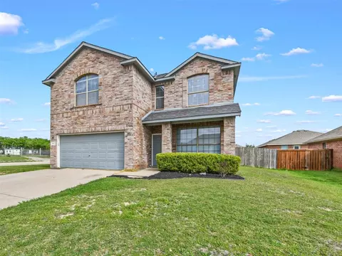 207 Maned Dr, Sanger, TX 76266