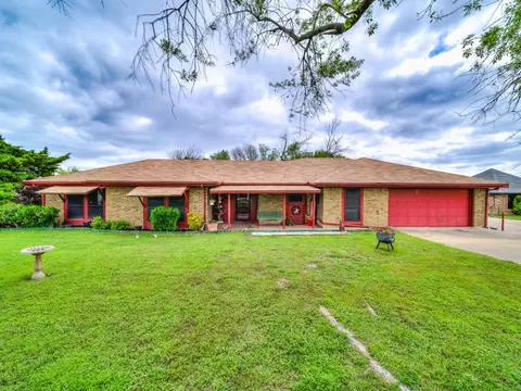 512 Sunflower St, Red Oak, TX 75154