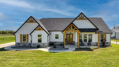 610 Sanger Dr, Springtown, TX 76082