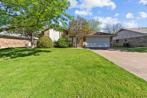 2914 Cripple Creek Trl, Grapevine, TX 76051
