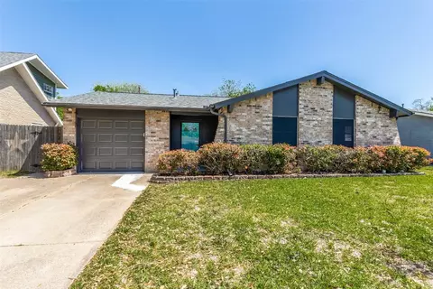 1328 Greenway Dr, Mesquite, TX 75149
