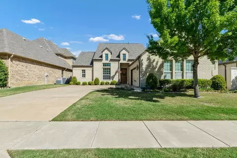 813 Merion Dr, Burleson, TX 76028