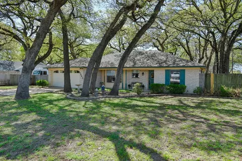 7245 Allyn Dr, Azle, TX 76020