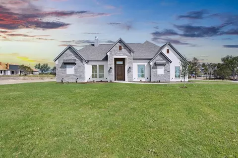 805 Wind River Pass, Azle, TX 76020