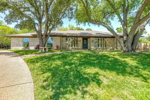6800 Capilla Ct, Fort Worth, TX 76133