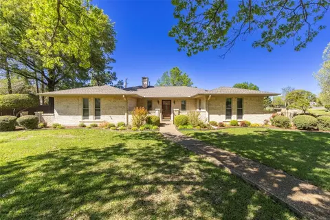 1702 Meadowview Rd, Commerce, TX 75428