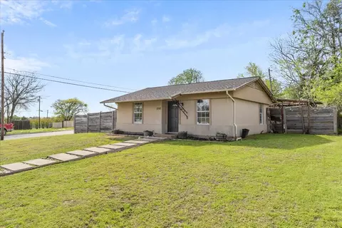 1700 Carnation Dr, Mesquite, TX 75149