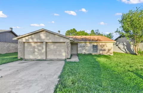 1040 Meadowview Dr, Saginaw, TX 76179