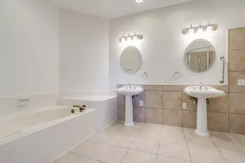 Bath - 8314 Circleview St, Rowlett, TX 75088 photo 5 of 9