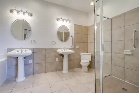 Bath - 8314 Circleview St, Rowlett, TX 75088 photo 6 of 9