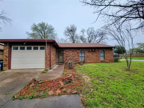 6975 W Fallbrook Ct W, Fort Worth, TX 76120
