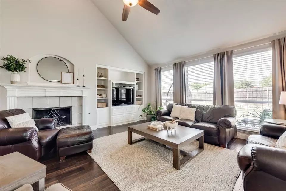 Living - 1447 Pilgrim Ct, Rockwall, TX 75087 photo 1 of 3