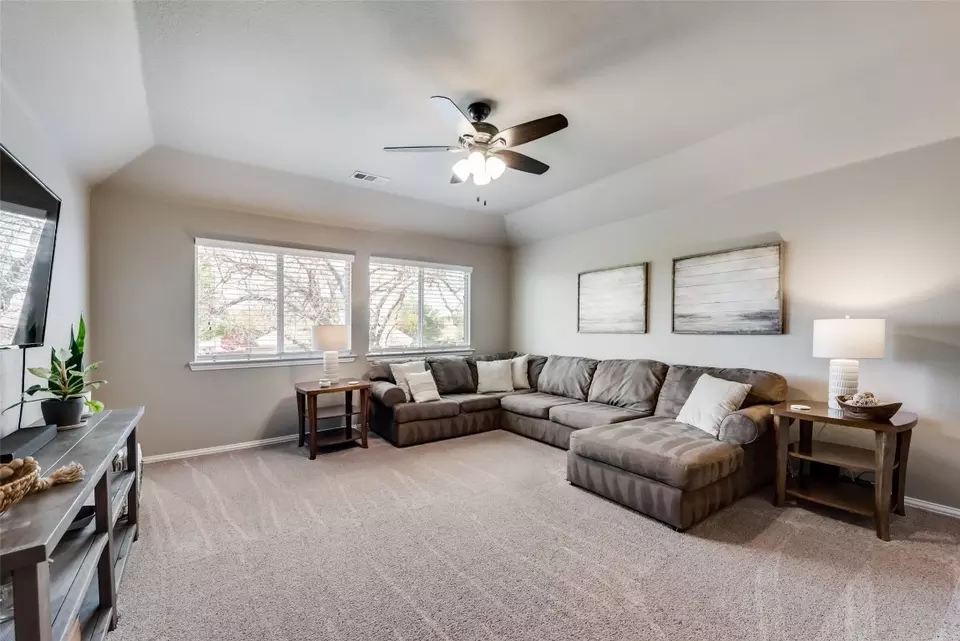 Living - 1447 Pilgrim Ct, Rockwall, TX 75087 photo 3 of 3
