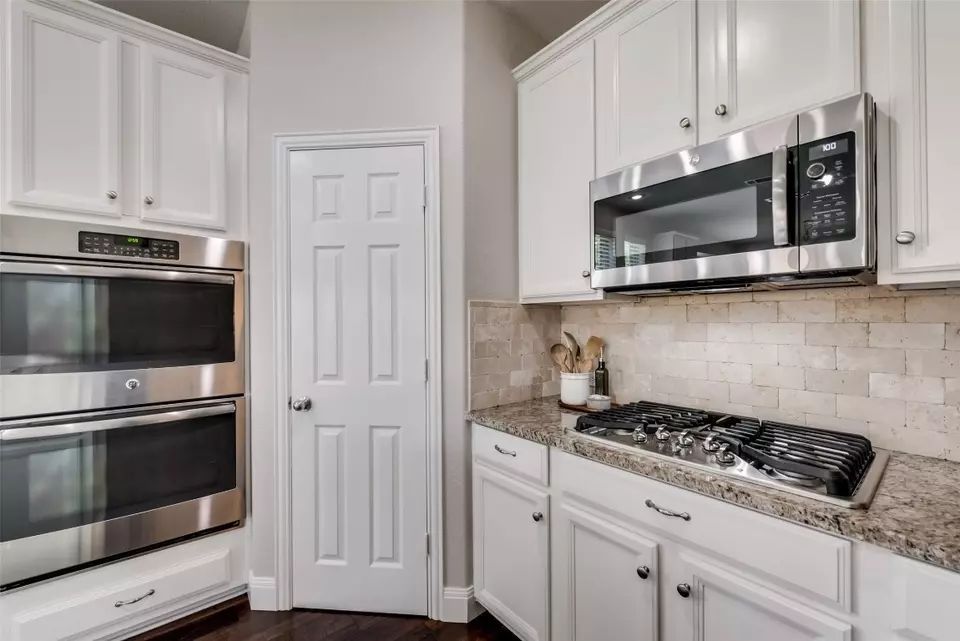 Kitchen - 1447 Pilgrim Ct, Rockwall, TX 75087 photo 3 of 5