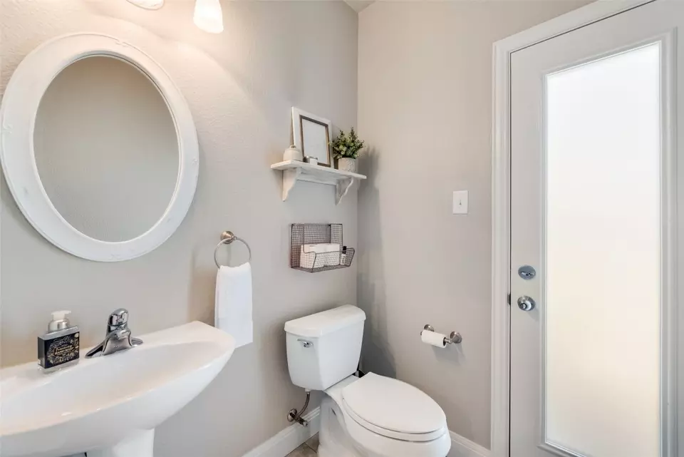 Bath - 1447 Pilgrim Ct, Rockwall, TX 75087 photo 5 of 5