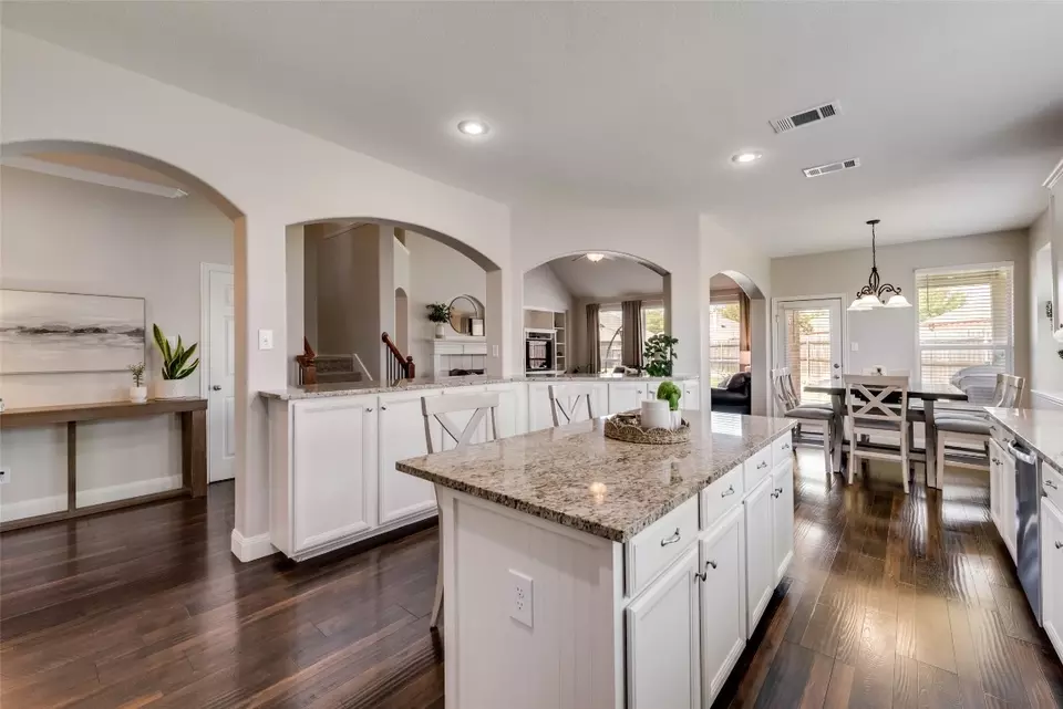 Kitchen - 1447 Pilgrim Ct, Rockwall, TX 75087 photo 4 of 5