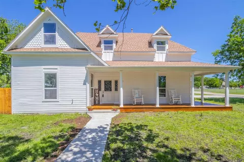 110 E Mulberry St, Leonard, TX 75452