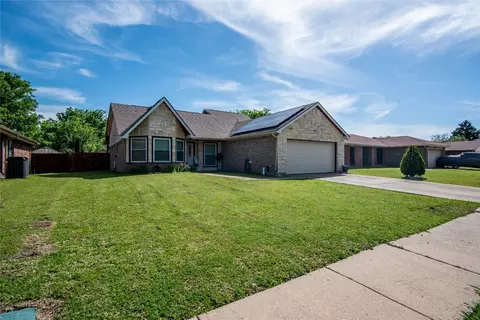 2549 Rialto Way, Grand Prairie, TX 75052