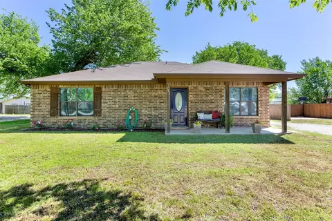 711 Chestnut St, Aubrey, TX 76227