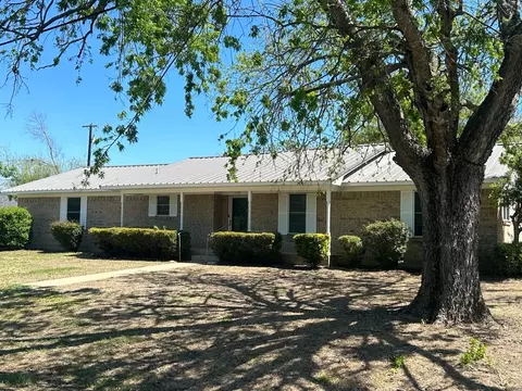 1204 10th St, Honey Grove, TX 75446