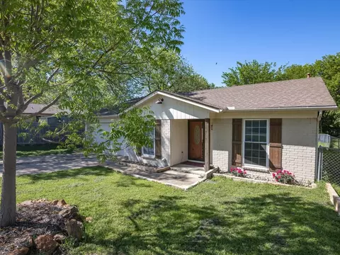 8312 Downe Dr, White Settlement, TX 76108
