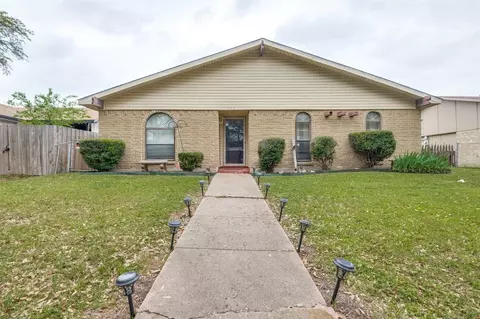 710 Edelweiss Dr, Grand Prairie, TX 75052