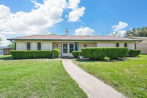 3302 Point East Dr, Mesquite, TX 75150