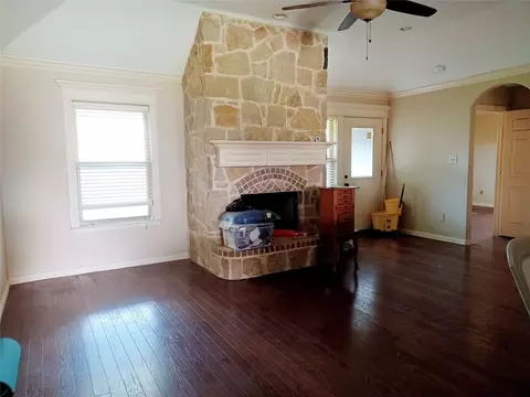 925 Brookhaven Dr, Lancaster, TX 75134 photo 3