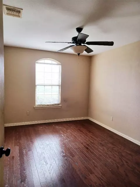 925 Brookhaven Dr, Lancaster, TX 75134 photo 4