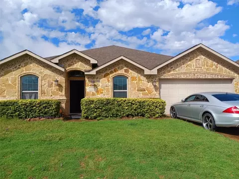 925 Brookhaven Dr, Lancaster, TX 75134