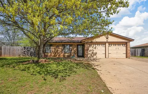 608 Daniels Dr, Crowley, TX 76036
