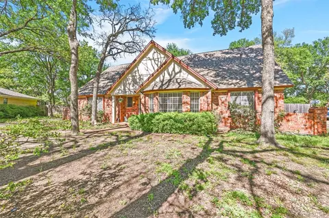 1000 Cherry Ct, Hurst, TX 76053