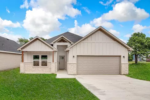 7817 Ella Young Dr, Fort Worth, TX 76135