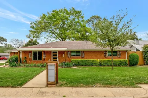 1704 S Nursery Rd, Irving, TX 75060