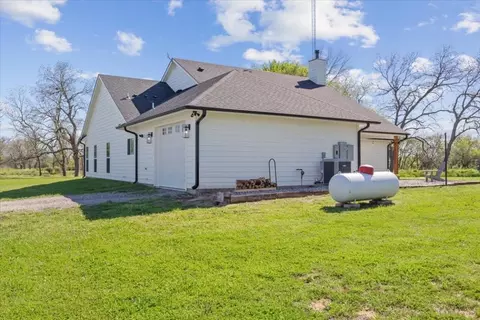 Exterior - 1290 Cr 4040, Ector, TX 75439 photo 5 of 6